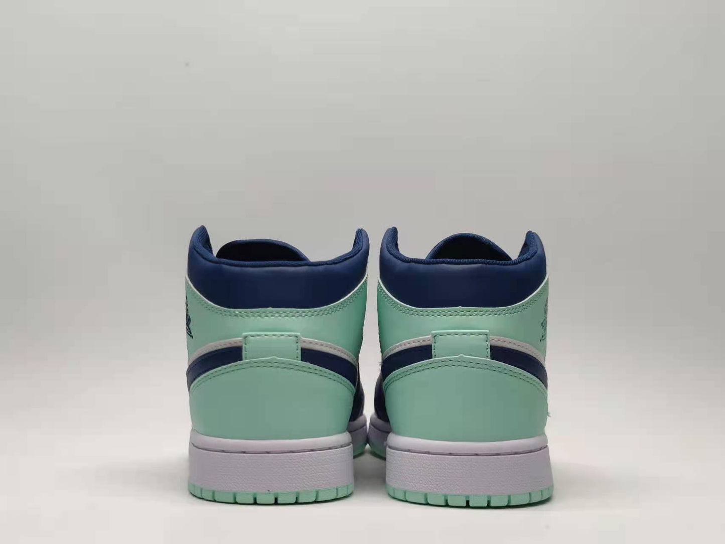 Air Jordan 1 Retro High OG "Blue Mint"