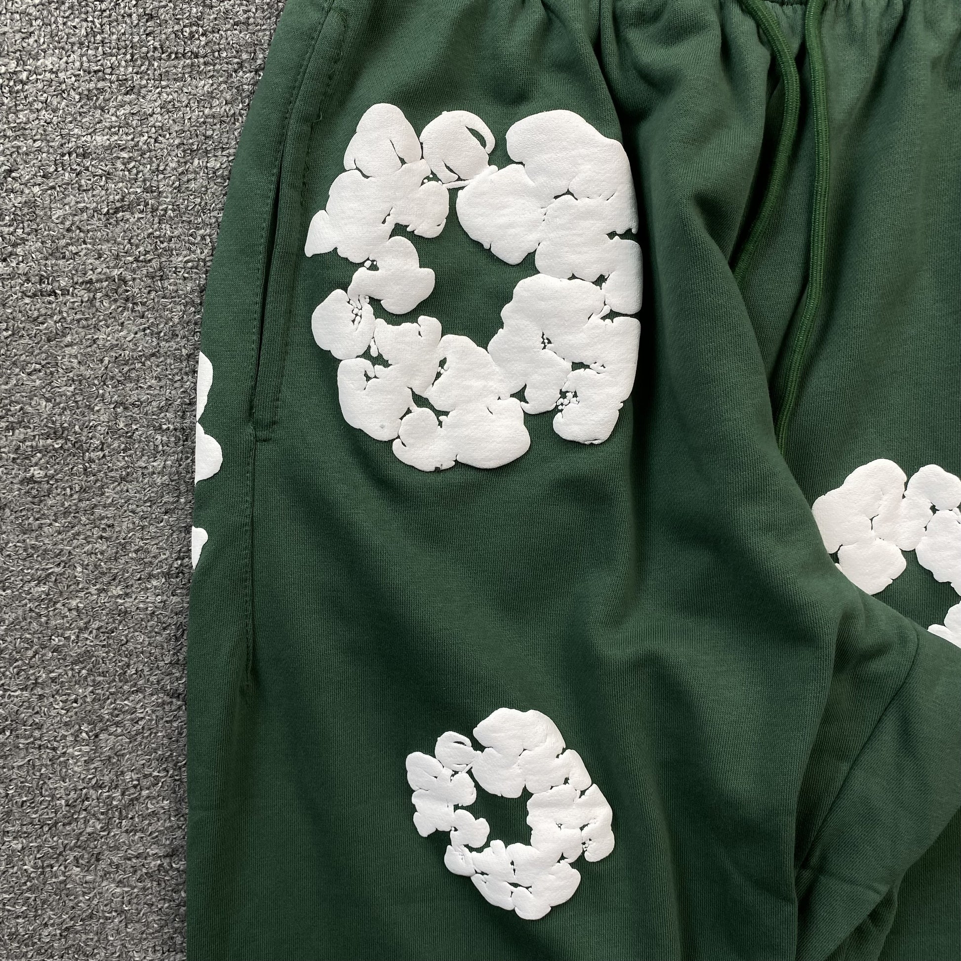DENIM TEARS COTTON WREATH SWEATPANTS GREEN - Prime Reps