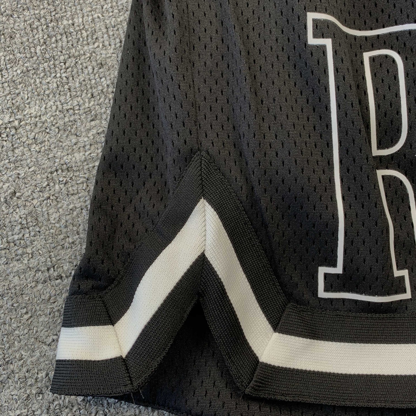 RHUDE COURT LOGO SHORTS BLACK/WHITE - Prime Reps