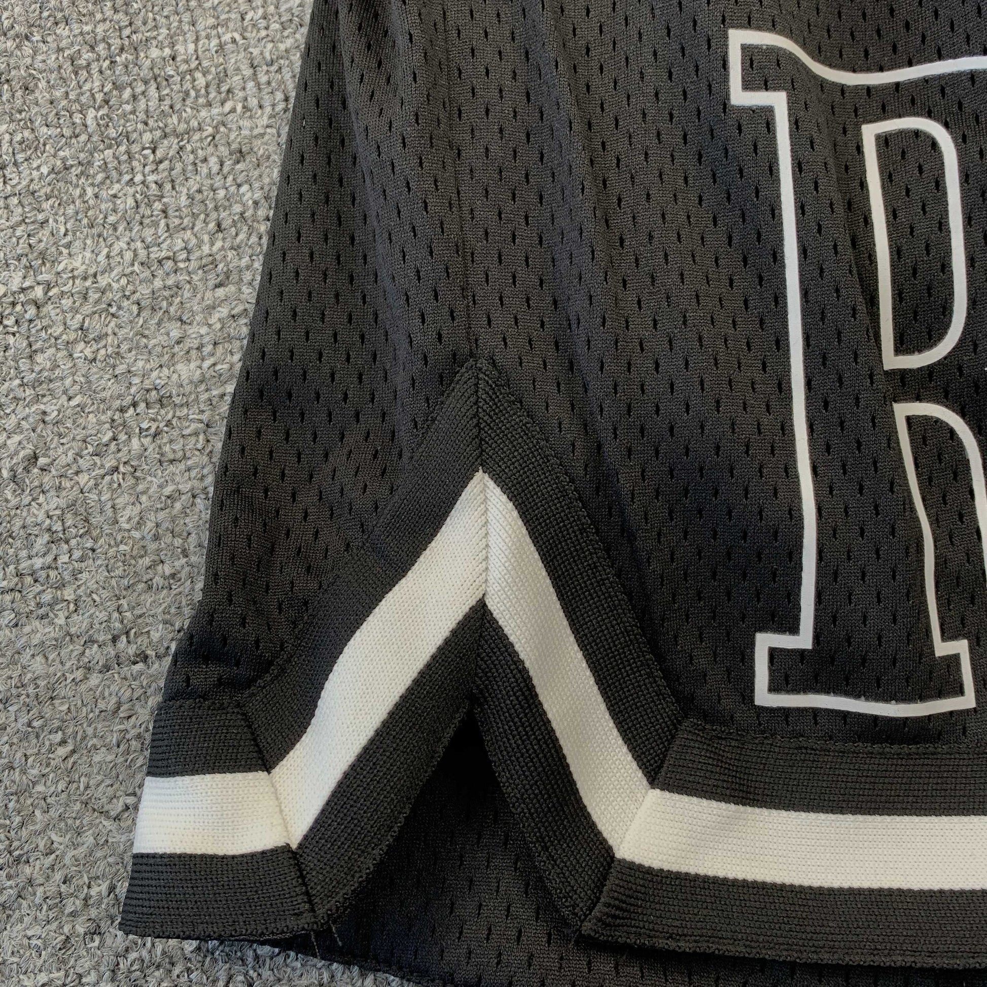 RHUDE COURT LOGO SHORTS BLACK/WHITE - Prime Reps