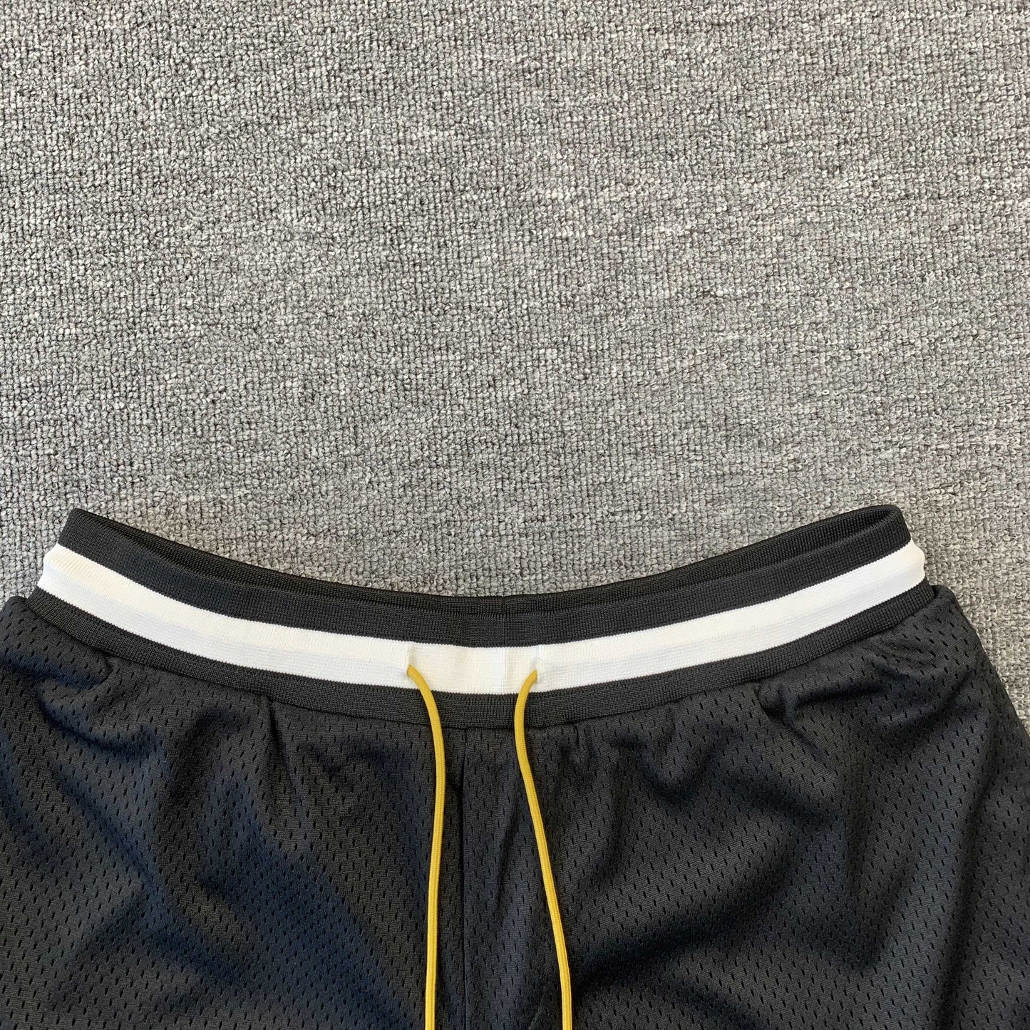 RHUDE COURT LOGO SHORTS BLACK/WHITE - Prime Reps