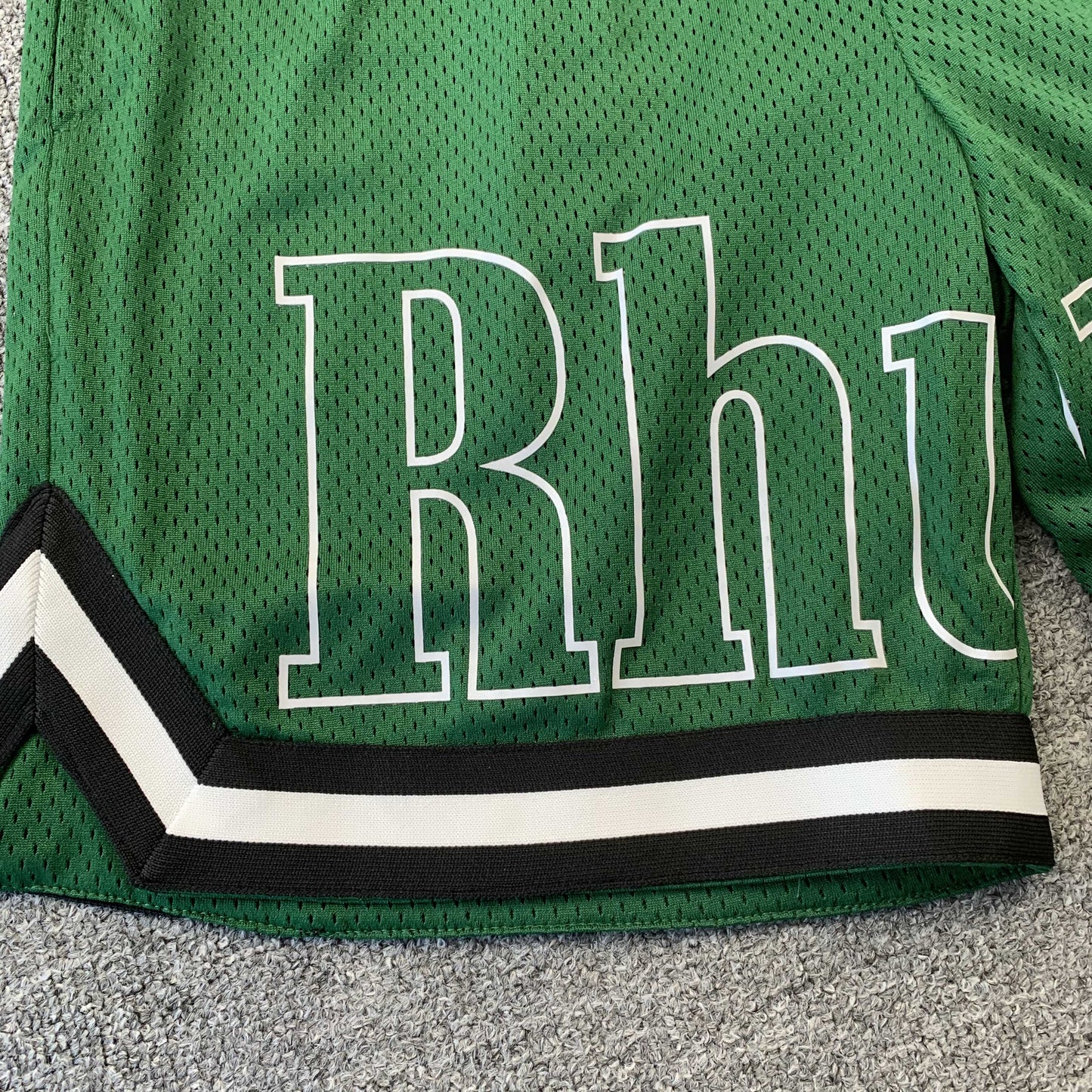 RHUDE COURT LOGO SHORTS GREEN - Prime Reps