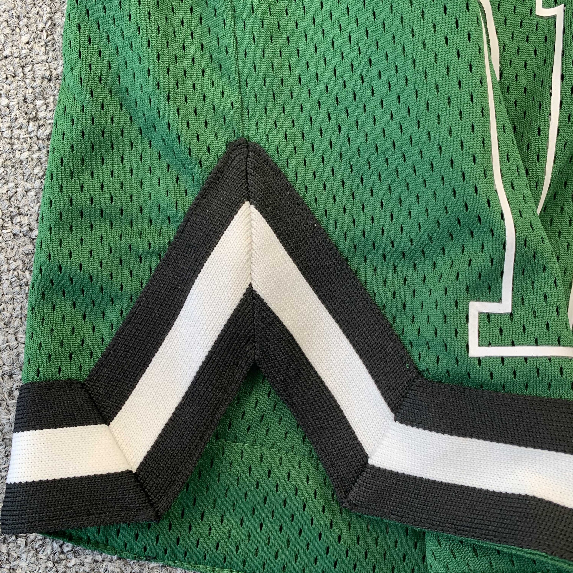 RHUDE COURT LOGO SHORTS GREEN - Prime Reps