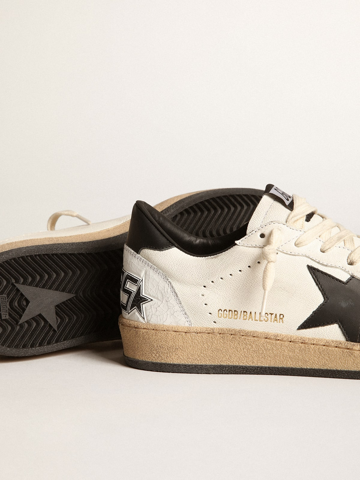 Sneaker Ball Star Donna In Suede Nero Con Stella In Pelle Bianca E Talloncino In Pelle Nera
