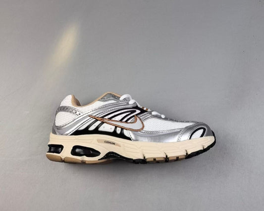 Nike Air Max Moto 2K “Beige/Sail” – Retro Runner with Vintage Vibe